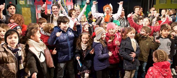 “Нана, ты супер!”: ასე გამოხატეს გრიბოედოვის თეატრში მხარდაჭერა - Sputnik საქართველო