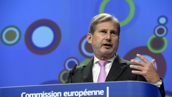 Европейский комиссар по вопросам расширения и политики добрососедства Йоханнес Хан выступает в штаб-квартире Комиссии Европейского союза в Брюсселе - Sputnik Грузия