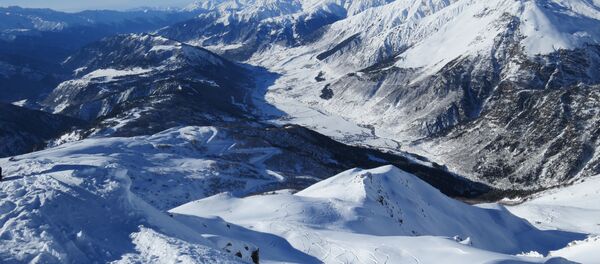 სვანეთი, ხედი თეთნულდის მთიდან ზამთარში სვანეთი, ხედი თეთნულდის მთიდან ზამთარში - Sputnik საქართველო