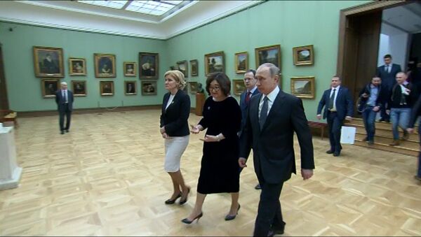 Президент РФ Владимир Путин посетил Третьяковскую галерею - Sputnik Грузия