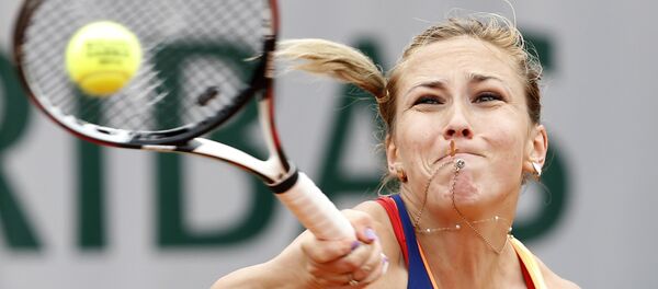Грузинская теннесистка София Шапатава во время матча со Светланой Кузнецовой в Париже - Sputnik Грузия