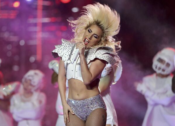 Всемирно известная певица Леди Гага выступает на игре Суперкубка между Нью Ингланд Патриотс и Атланта Фалконс в Хьюстоне, США - Sputnik Грузия