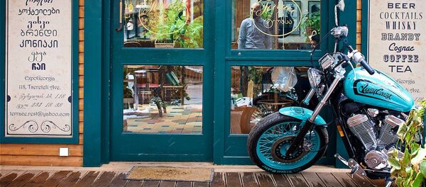 Вход в одно из тбилисских кафе - Sputnik Грузия