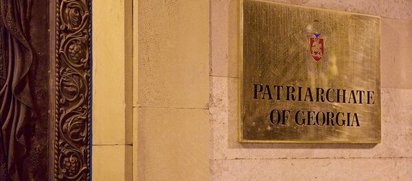 Табличка у входа в здание Патриархии Грузии - Sputnik Грузия