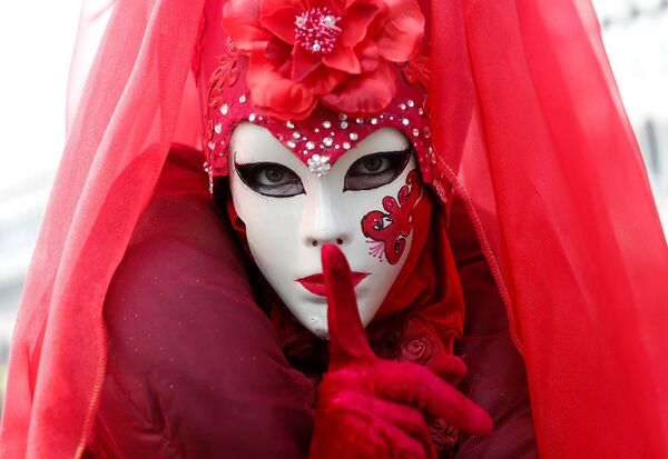 Первое упоминание о карнавале в Венеции относится к 1094 году, хотя до XIII—XIV веков масок на карнавалах не носили - Sputnik Грузия