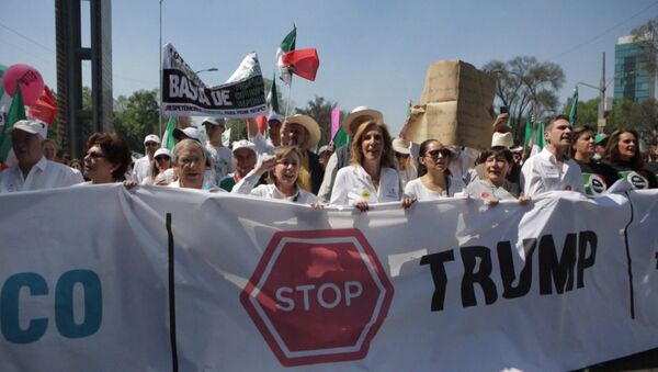 Протест против Трампа в Мексике - Sputnik Грузия