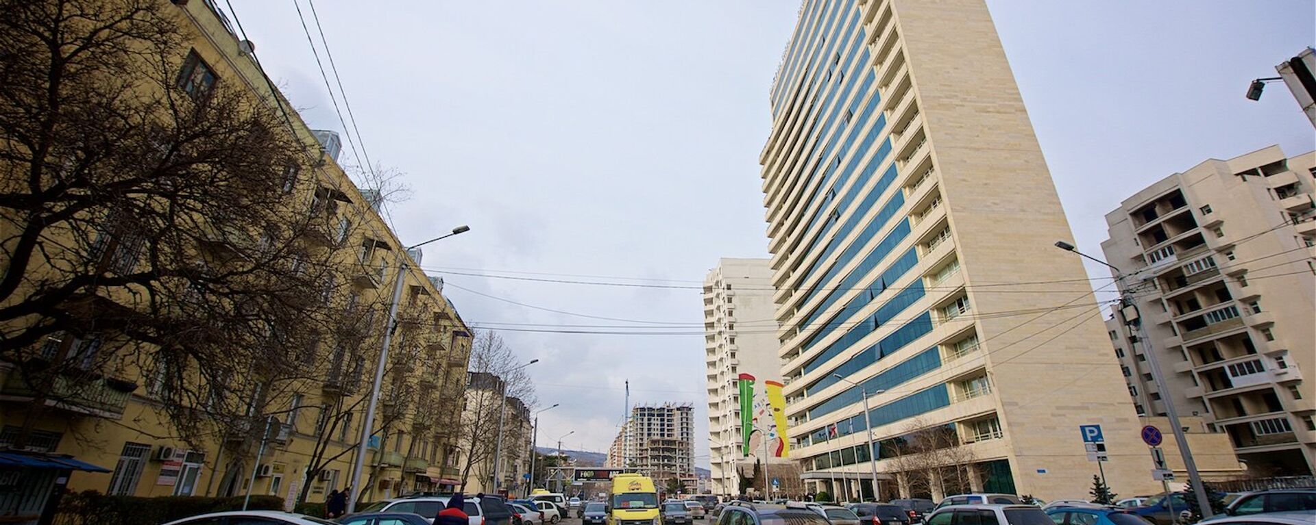 Здание мэрии Тбилиси (справа) - Sputnik Грузия, 1920, 09.08.2021