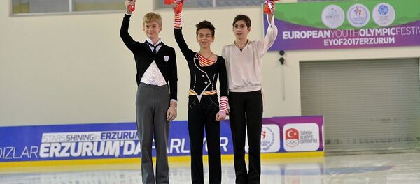 Фигурное катание. Ника Эгадзе (справа) завоевал бронзу на Олимпийском фестивале - Sputnik Грузия