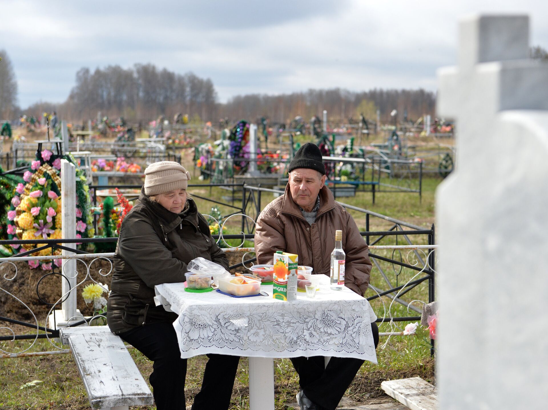 Ходят ли на родительскую на кладбище