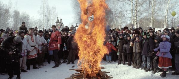 Традиционное сжигание чучела Масленицы - Sputnik Грузия
