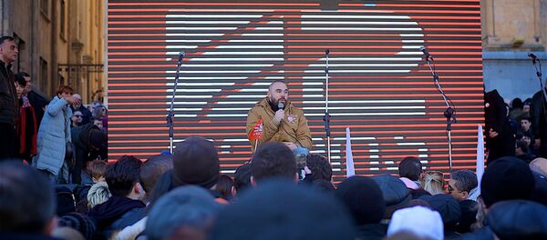 Митинг в поддержку телекомпании Рустави 2 у здания парламента Грузии - Sputnik Грузия