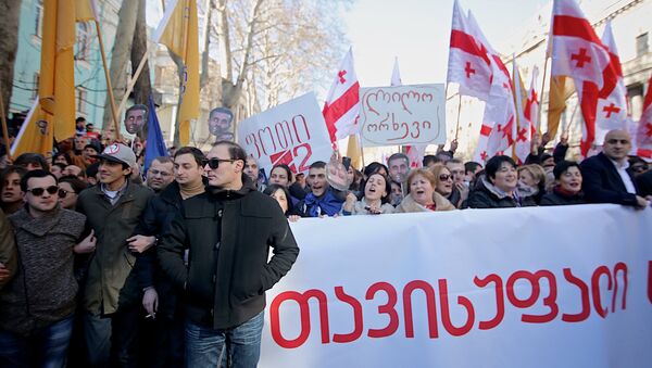 Тысячи людей приняли участие в акции в поддержку Рустави 2 - Sputnik Грузия