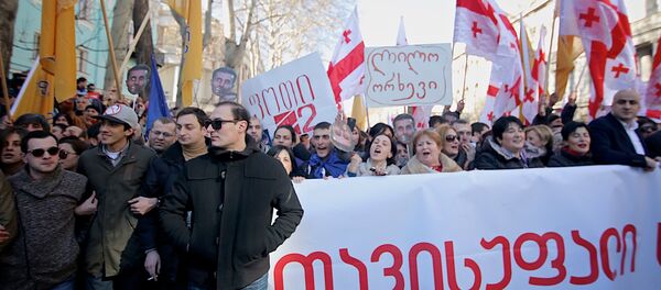 Тысячи людей приняли участие в акции в поддержку Рустави 2 - Sputnik Грузия