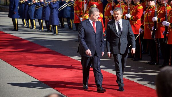 Премьер-министры Грузии и Армении Георгий Квирикашвили и Карен Карапетян на торжественной церемонии встречи в грузинской столице - Sputnik Грузия