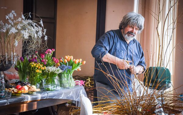 Немецкий флорист-дизайнер Грегор Лерш проводит мастер-класс для грузинских и иностранных флористов - Sputnik Грузия