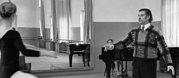 Народный артист СССР Вахтанг Чабукиани на репетиции - Sputnik Грузия