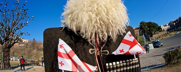 იმპროვიზირებული ფოტოკუთხე ტურისტებისთვი რიყის პარკში იმპროვიზირებული ფოტოკუთხე ტურისტებისთვი რიყის პარკში - Sputnik საქართველო