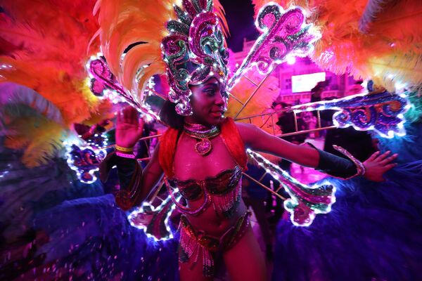 Один из самых красочных карнавалов мира и главное событие зимы на Лазурном Берегу - карнавал в Ницце неизменно собирает миллионы туристов со всего света - Sputnik Грузия