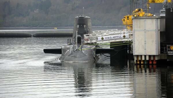 Британская подводная лодка на военно-морской базе в Шотландии, Великобритания - Sputnik Грузия