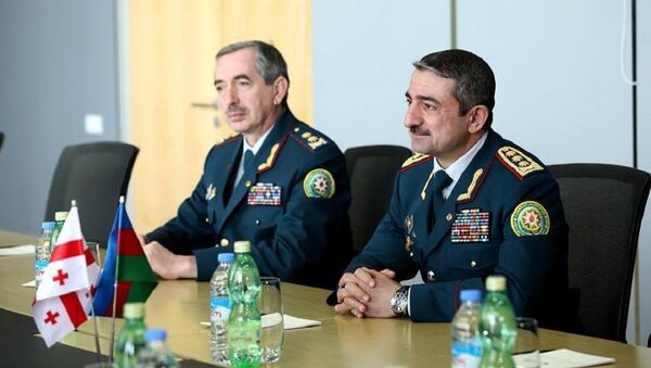 Глава Государственной пограничной службы Азербайджана Эльчин Гулиев (справа) - Sputnik Грузия