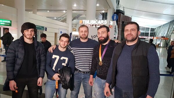 Грузинские борцы вернулись в Тбилиси с медалями - Sputnik Грузия