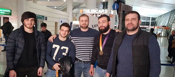 Грузинские борцы вернулись в Тбилиси с медалями - Sputnik Грузия