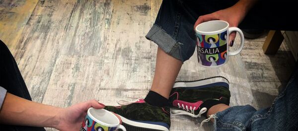 Джинсы и обувь работы Мариам Гвасалия - Sputnik Грузия