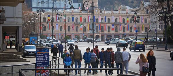 Площадь Свободы и здание городского совета Сакребуло в Тбилиси - Sputnik Грузия