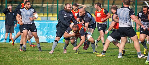 Сборная Грузии по регби проводит тренировку перед матчем с командой России Сборная Грузии по регби проводит тренировку перед матчем с командой России - Sputnik Грузия