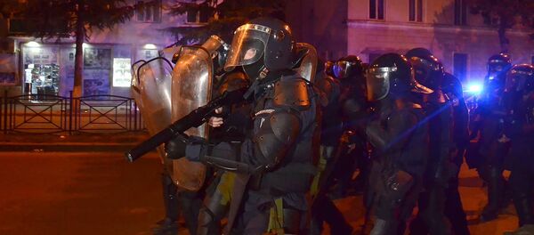 Полицейскому спецназу пришлось применить резиновые пули для разгона протестующих в ходе беспорядков в Батуми - Sputnik Грузия