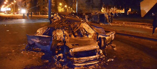 Сожженные в ходе беспорядков на улицах Батуми машины - Sputnik Грузия