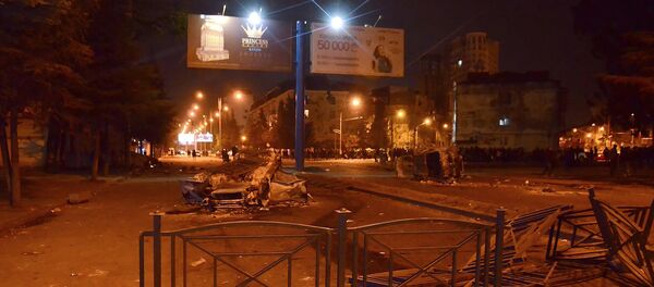 Сожженные машины на проспекте в Батуми - последствия беспорядков - Sputnik Грузия