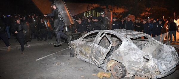 მომიტინგეებმა ბათუმში რამდენიმე ავტომობილი გადაწვეს მომიტინგეებმა ბათუმში რამდენიმე ავტომობილი გადაწვეს - Sputnik საქართველო