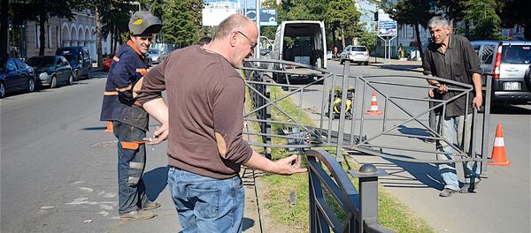 Батуми приходит в себя после беспорядков: кадры восстановительных работ - Sputnik Грузия