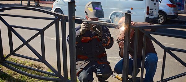 Восстановительные работы на улице Чавчавадзе в Батуми после беспорядков - Sputnik Грузия