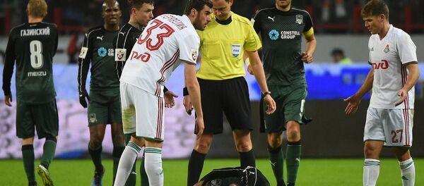 კვირკველია ტრავმირებულ ოქრიაშვილს ეხმარება კვირკველია ტრავმირებულ ოქრიაშვილს ეხმარება - Sputnik საქართველო