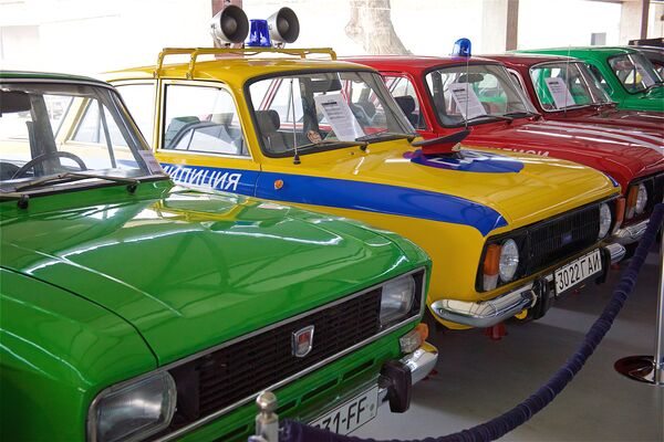 Различные модификации автомобиля Москвич-412, представленные в частном автомобильном музее в столице Грузии. Среди экспонатов есть милицейская машина, а также автомобиль пожарной службы. Самое главное - все автомобили в Тбилисском автомузее на ходу и снабжены оригинальными деталями - Sputnik Грузия