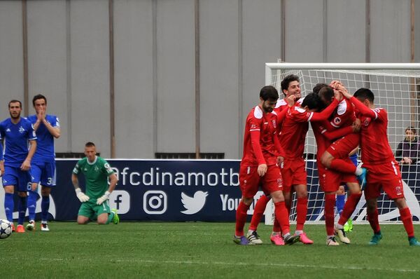 Один из моментов матча Динамо (Тбилиси) – Дила (Гори), который завершился со счетом 1:2 Один из моментов матча Динамо (Тбилиси) – Дила (Гори), который завершился со счетом 1:2 - Sputnik Грузия