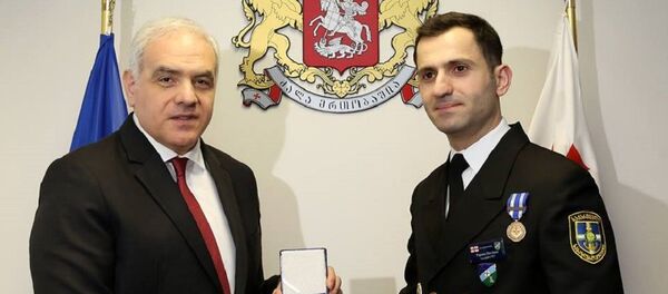 შს მინისტრმა გიორგი მღებრიშვილმა კაპიტან-ლეიტენანტი პაპუნა დავითაია დააჯილდოვა შს მინისტრმა გიორგი მღებრიშვილმა კაპიტან-ლეიტენანტი პაპუნა დავითაია დააჯილდოვა - Sputnik საქართველო