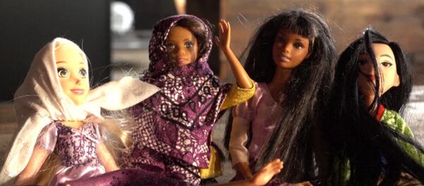 Жительница США начала выпускать хиджабы для Барби - Sputnik Грузия