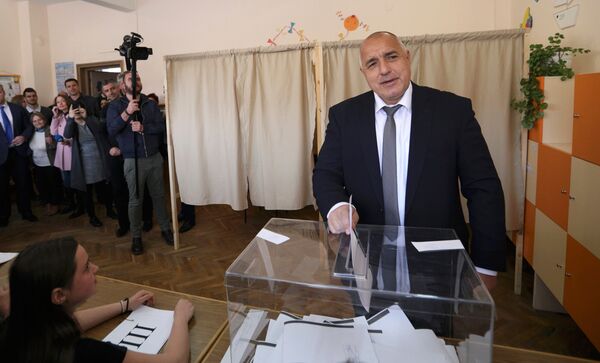 Бывший премьер Болгарии, лидер право-центристской партии GERB Бойко Борисов принимает участие в парламентских выборах - Sputnik Грузия