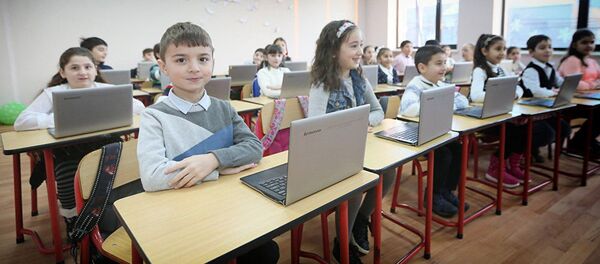 №103 სკოლის მოსწავლეები №103 სკოლის მოსწავლეები - Sputnik საქართველო