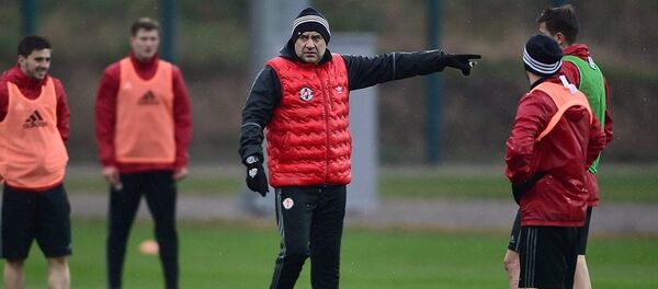 Главный тренер сборной Грузии по футболу Владимир Вайсс на тренировке команды Главный тренер сборной Грузии по футболу Владимир Вайсс на тренировке команды - Sputnik Грузия