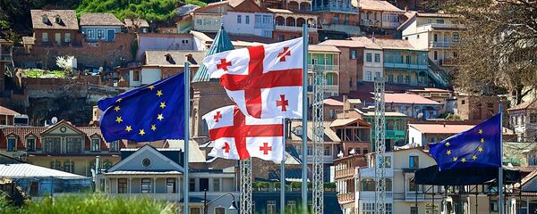 Флаги Евросоюза в центре столицы Грузии - Sputnik Грузия