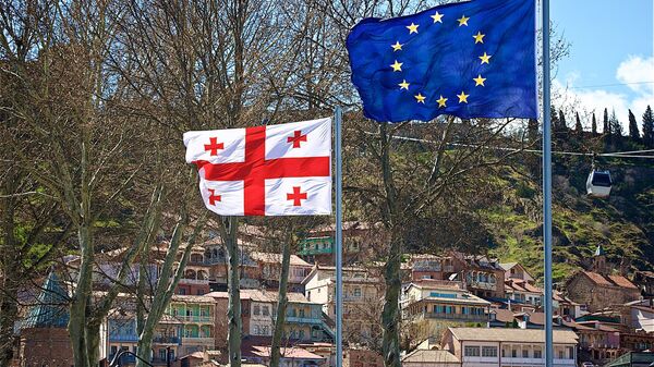 Флаги Евросоюза в центре столицы Грузии - Sputnik Грузия
