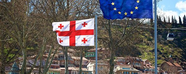 Флаги Евросоюза в центре столицы Грузии Флаги Евросоюза в центре столицы Грузии - Sputnik Грузия