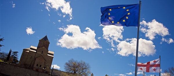 Флаги Евросоюза в центре столицы Грузии - Sputnik Грузия
