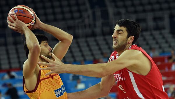Баскетболист сборной Грузии Георгий Шермадини участвует в матче против Македонии - Sputnik Грузия