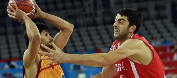 Баскетболист сборной Грузии Георгий Шермадини участвует в матче против Македонии Баскетболист сборной Грузии Георгий Шермадини участвует в матче против Македонии - Sputnik Грузия