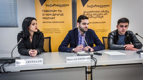 Председатель Русско-грузинского молодежного союза Ираклий Кипиани на пресс-конференции - Sputnik Грузия